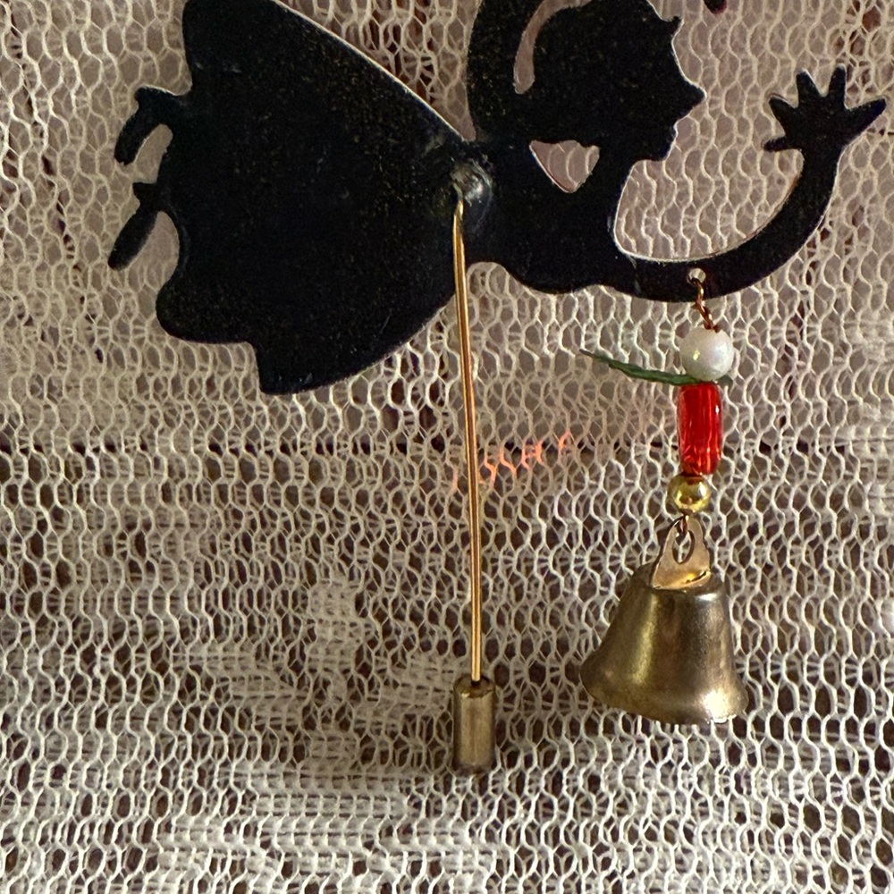 Christmas Lapel Pin - Picture 4 of 4